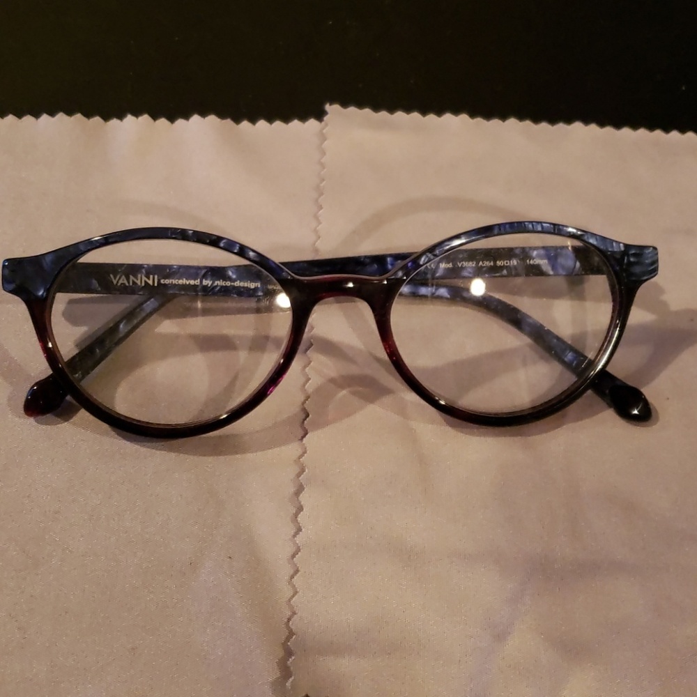 Vanni glasses